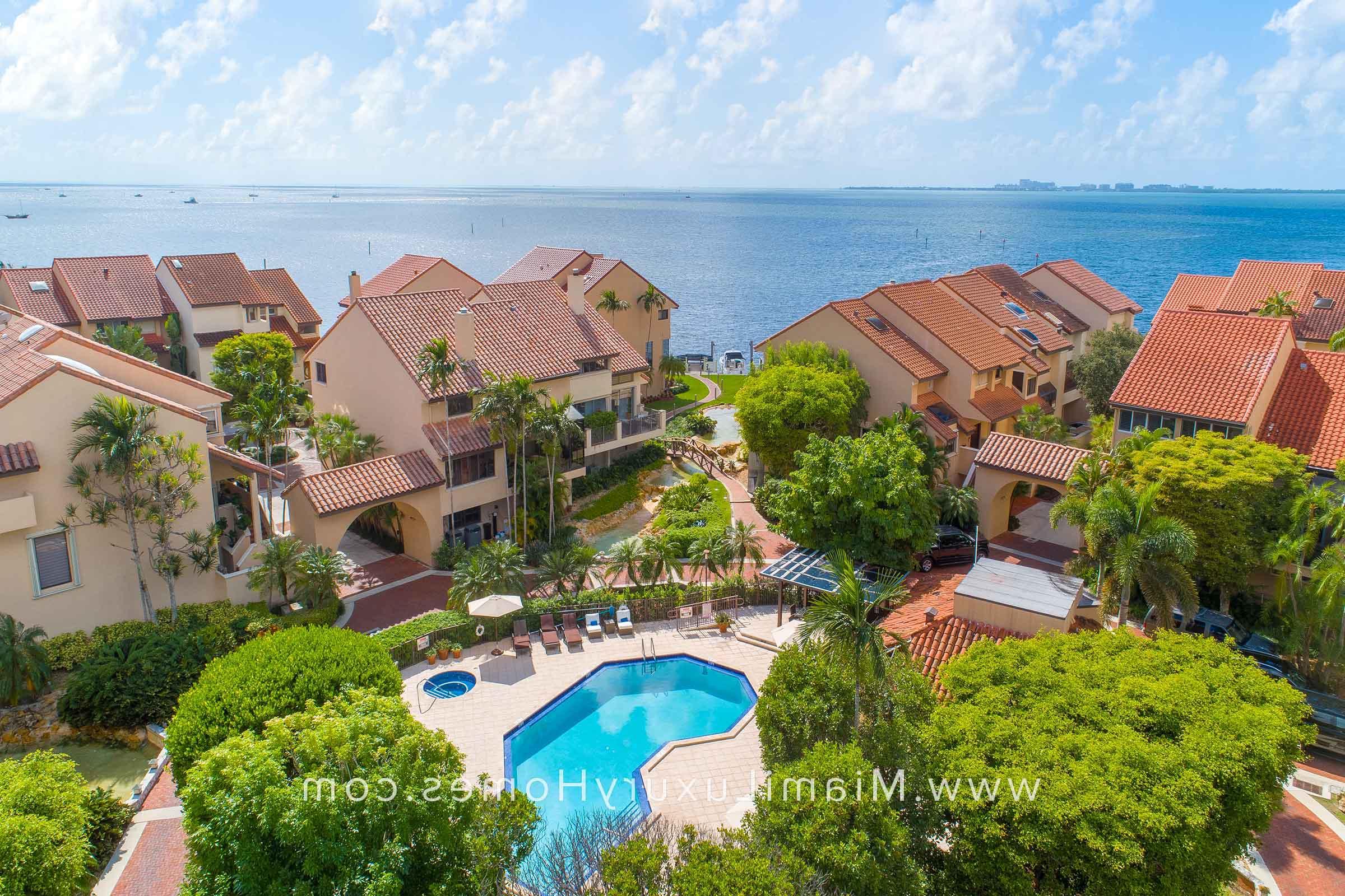 L'Hermitage Townhomes in Coconut Grove