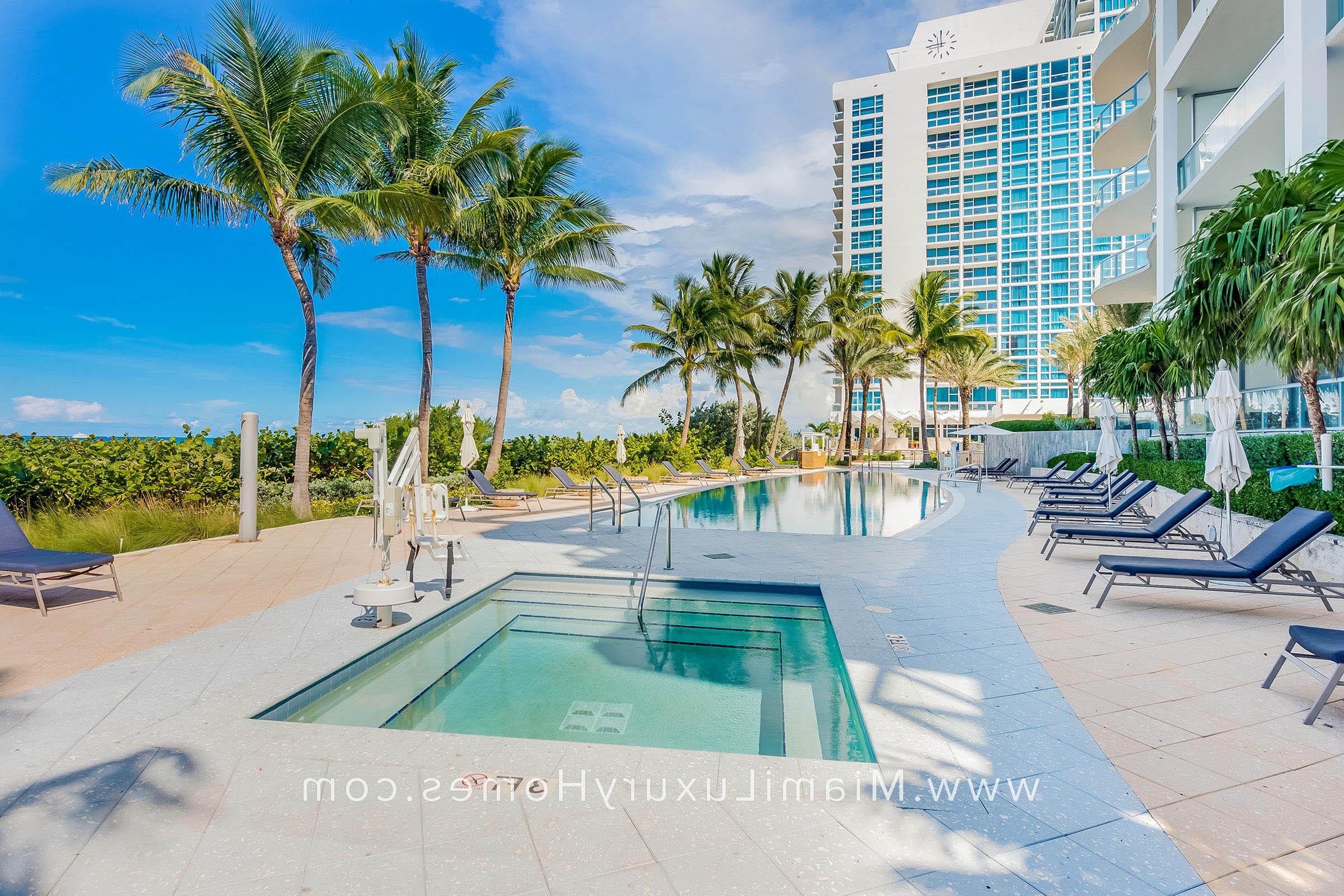 The Carillon Miami Beach Pool Deck